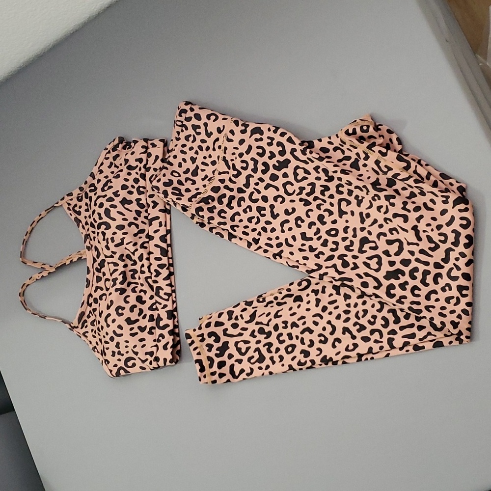 NWOT Leopard Workout set S